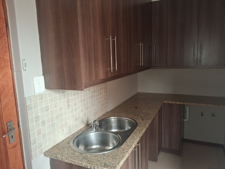 To Let 3 Bedroom Property for Rent in Hillside Free State